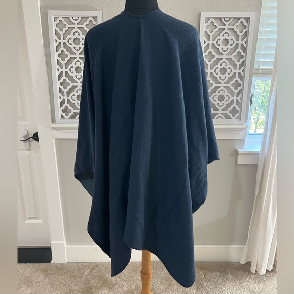 Blue Cape - Picture 5 of 7